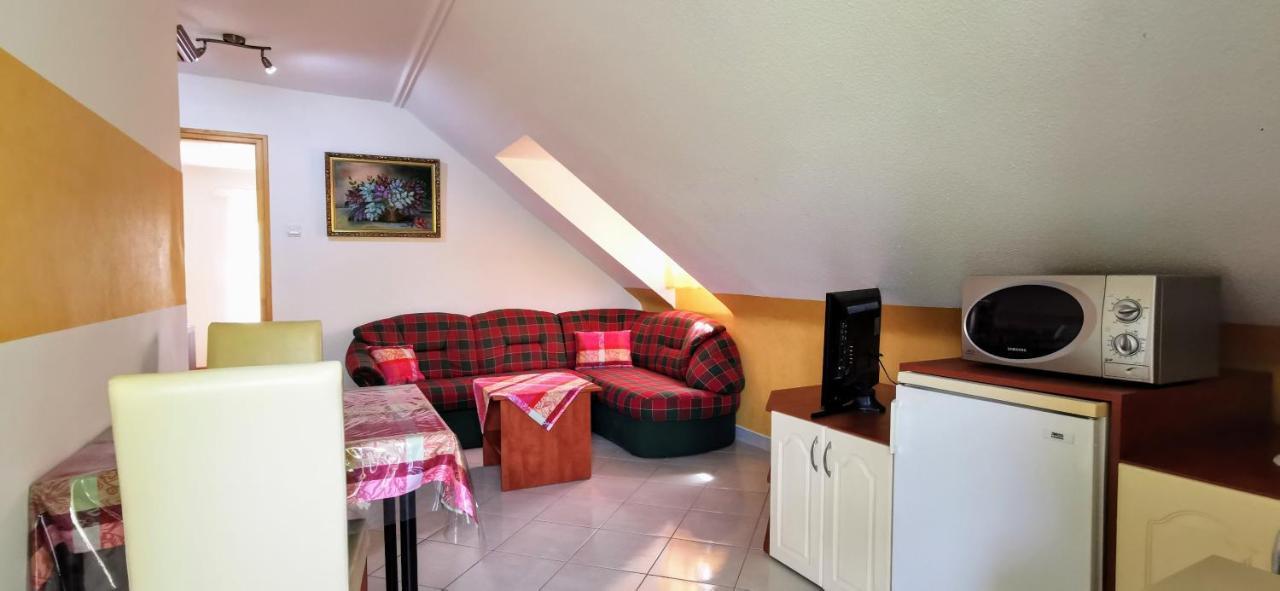 Magyar Apartmanhaz Iv. ザラカロシュ エクステリア 写真