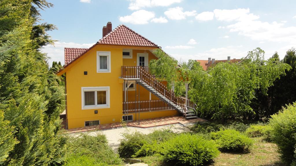 Magyar Apartmanhaz Iv. ザラカロシュ エクステリア 写真